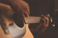 Low-priced guitar shops in Dubai